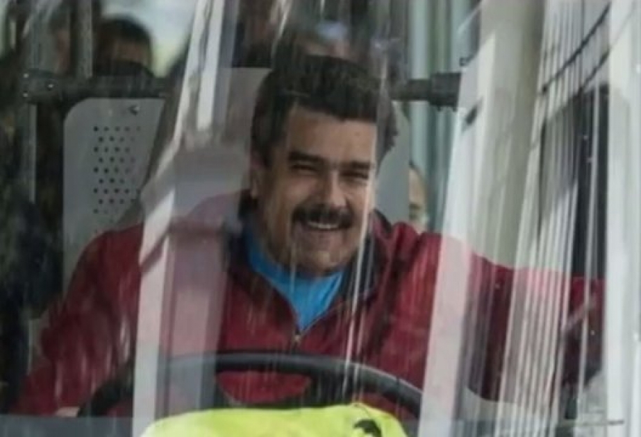 Venesuela Prezidenti ona manqo meyvəsi atan qadına ev bağışlayıb
