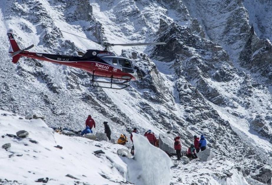 Everest: hava şəraiti alpinistlərin təxliyyəsinə mane olur