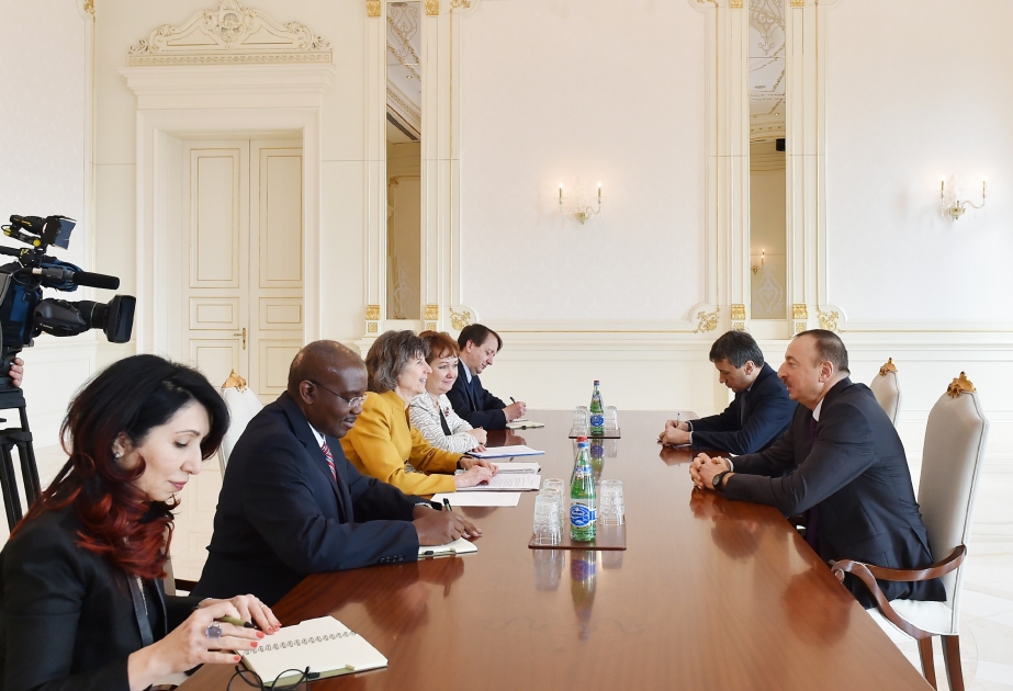 Präsident Ilham Aliyev hat eine Delegation unter der Leitung der Vizepräsidentin der Weltbank für Europa und Zentralasien empfangen VIDEO