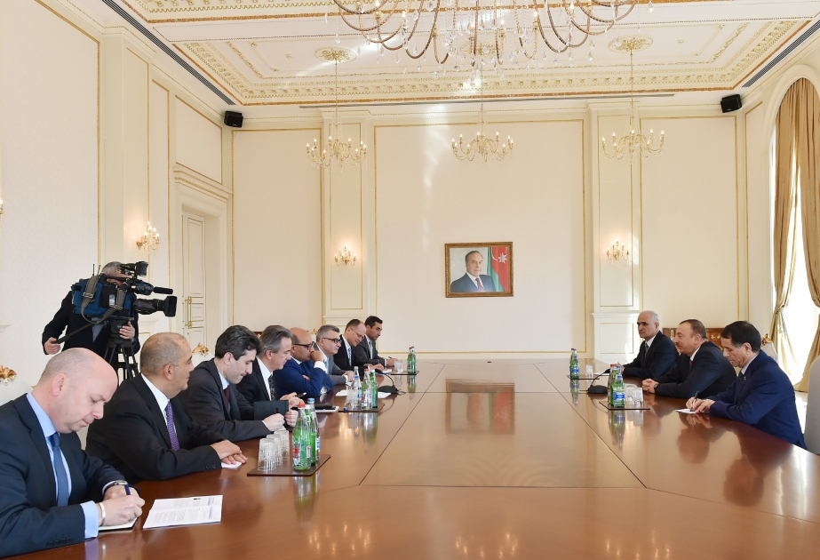 الرئيس إلهام علييف يستقبل رئيس البنك الاوروبي لإعادة الاعمار والتنمية والوفد المرافق له