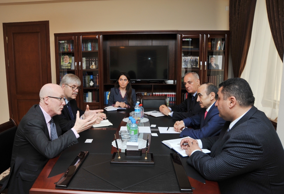 Entretien de l’assistant du président azerbaïdjanais avec les dirigeants des agences Press Association et Associated Press