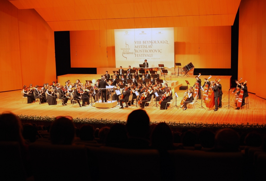 第八届姆斯蒂斯拉夫•罗斯特罗波维奇国际音乐节在盖达尔•阿利耶夫宫隆重闭幕
