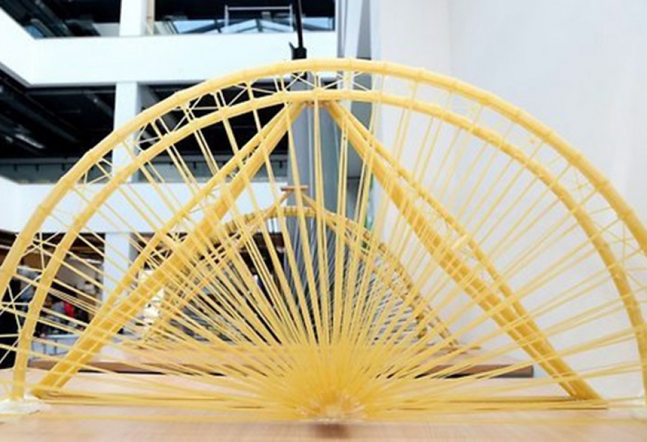 Рижские студенты построили мост из макарон и стали чемпионами мира