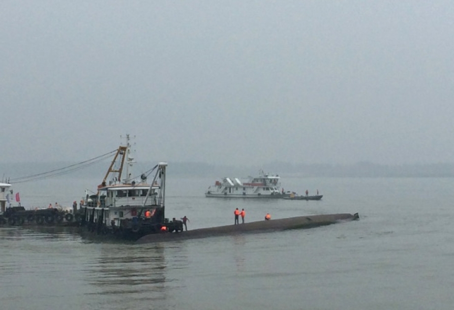 Çin: Yanszı çayında batan səyahət gəmisindən hələlik yalnız 20 nəfərədək insan xilas edilib VİDEO