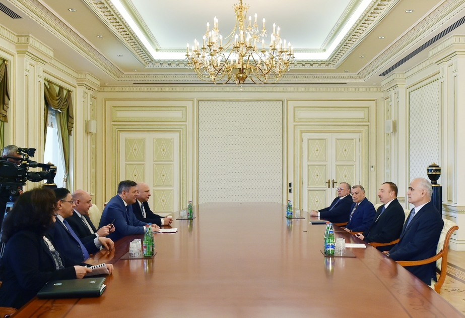 Aserbaidschans Präsident Ilham Aliyev hat eine Delegation um den stellvertretenden Ministerpräsidenten von Polen empfangen VIDEO