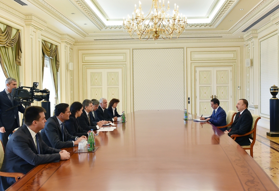 Aserbaidschans Präsident Ilham Aliyev hat eine Delegation um den ungarischen Parlamentspräsidenten empfangen VIDEO
