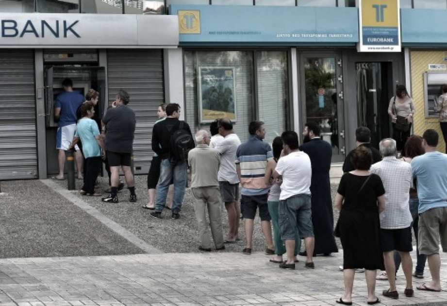 Yunanıstana yola düşən turistlərə ehtiyat üçün nağd pul götürmək məsləhət görülür
