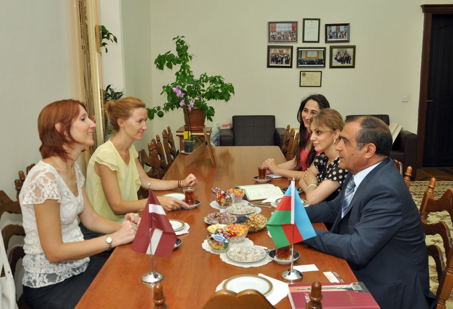 Le chargé d'affaires de la Lettonie à la Bibliothèque nationale d'Azerbaïdjan