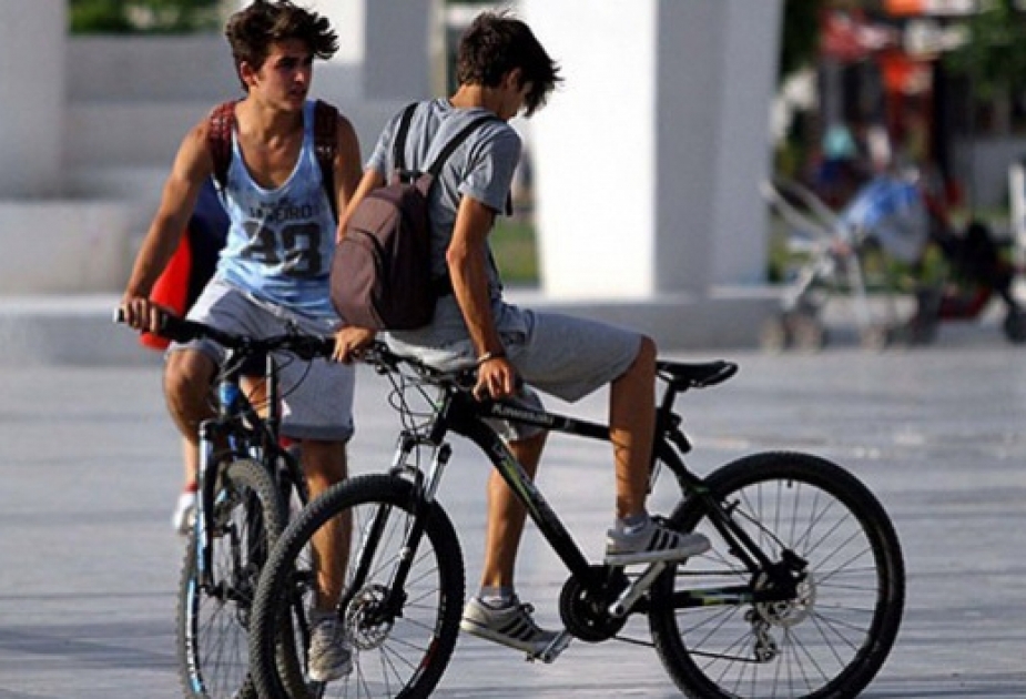 Riding a bike for an hour extends cyclist's life by same time, say Dutch researchers