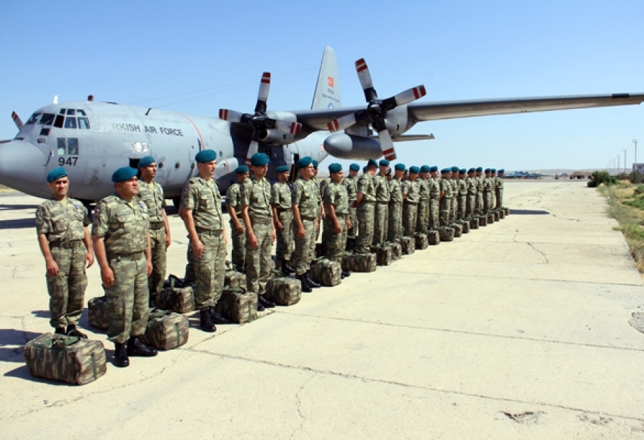 مجموعة من قوة حفظ السلام الأذربيجانية في أفغانستان تعود الى أرض الوطن