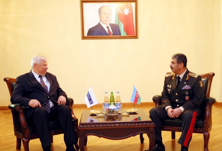 Treffen des Verteidigungsministers von Aserbaidschan mit dem Persönlichen Beauftragten des OSZE-Vorsitzes