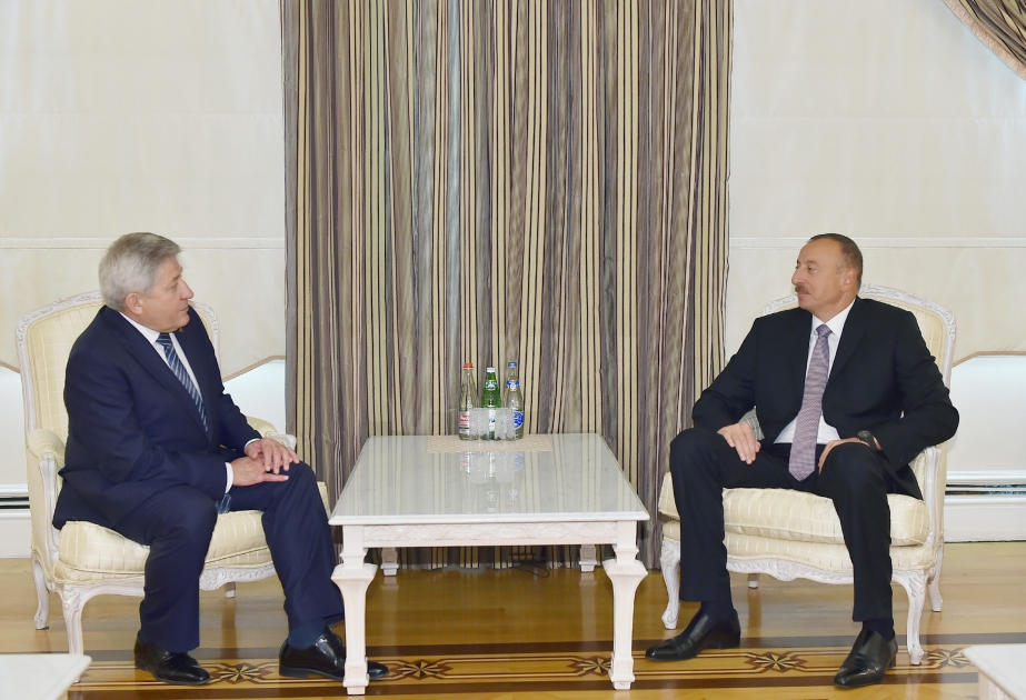 Präsident Ilham Aliyev hat den Botschafter der Republik Belarus in Aserbaidschan im Zusammenhang mit der Beendigung seiner diplomatischen Mission empfangen VIDEO