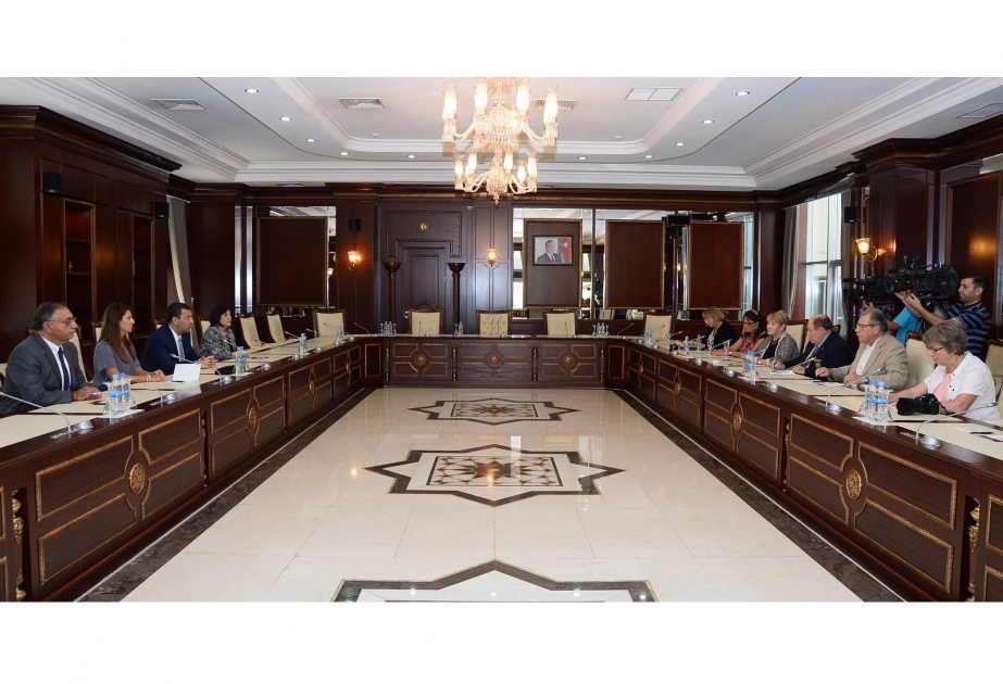 美国新罕布什尔州代表团访问阿塞拜疆国民议会