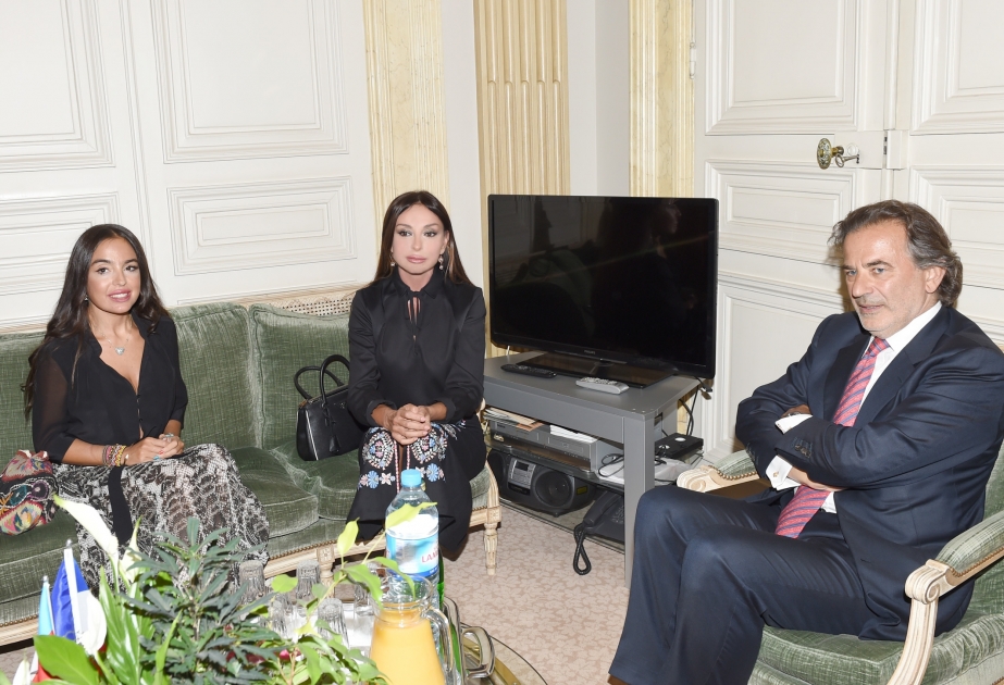 Treffen der First Lady von Aserbaidschan mit dem Bürgermeister des ersten Bezirks von Paris