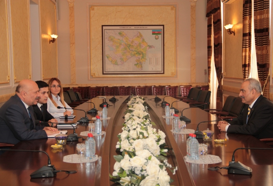 Azerbaijan, Pakistan discuss ways of developing relations