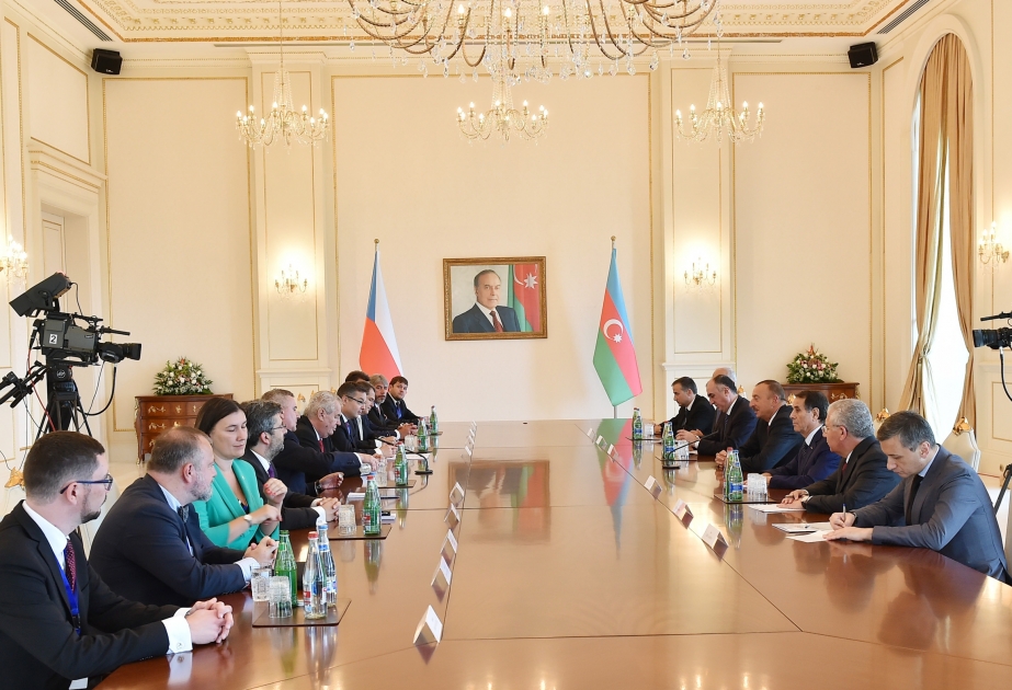 لقاء موسع للرئيسين الأذربيجاني والتشيكي