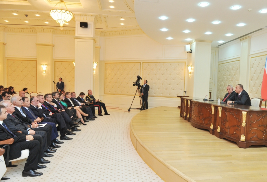 Gemeinsame Pressekonferenz von aserbaidschanischen und tschechischen Präsidenten VIDEO