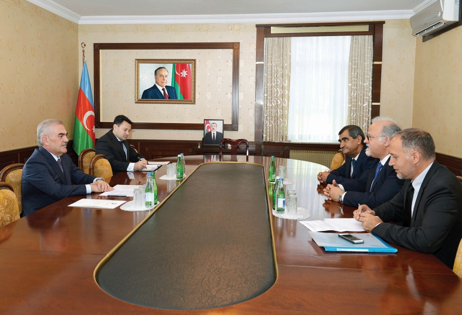 L'ambassadeur de France en Azerbaïdjan à l'Assemblée suprême de la République autonome du Nakhitchevan