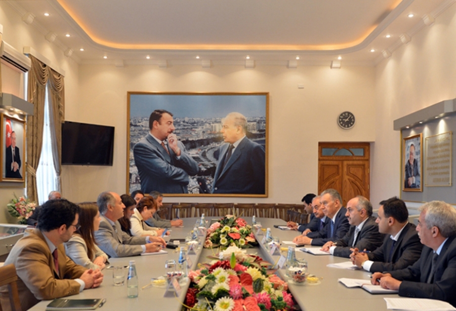 阿塞拜疆政府与世界银行探讨合作新前景问题