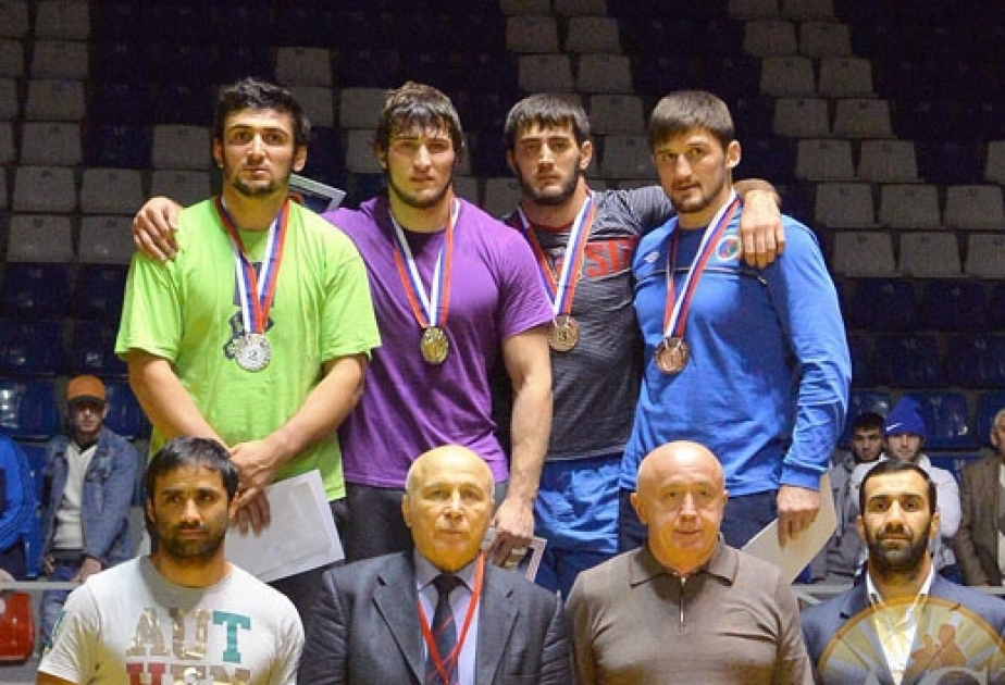 Aserbaidschanische Freistilringer gewinnen in Dagestan 3 Medaillen