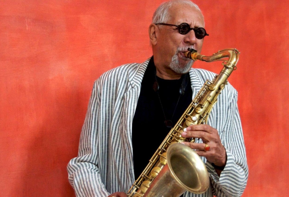 US-amerikanischer Saxophonist Charles Lloyd geht auf die Bühne in Baku
