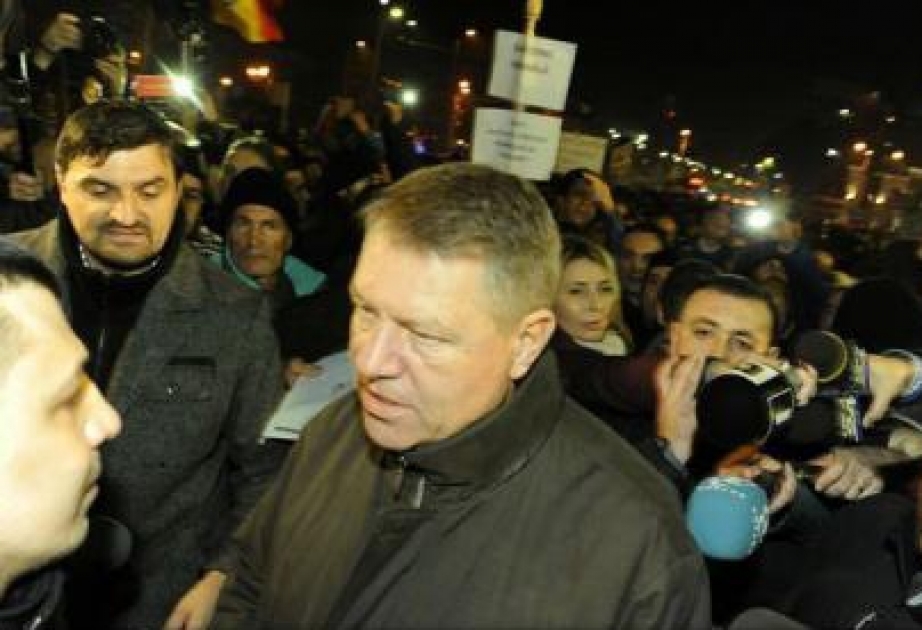 Romanian president meets with protesters