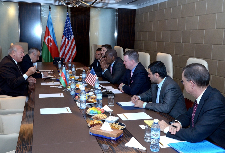 阿塞拜疆与美国探讨扩大航空领域合作问题