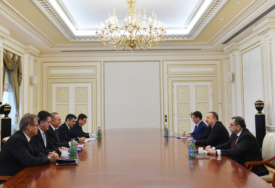 伊利哈姆•阿利耶夫总统接见以土耳其外长为首的代表团