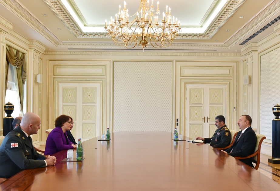 الرئيس الأذربيجاني يلتقي وزيرة الدفاع الجورجية