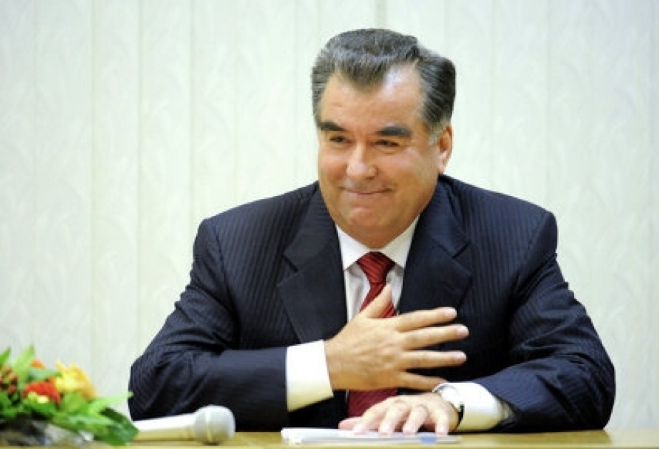 رئيس طاجيكستان يوقع على قانون يمنح صفة 
