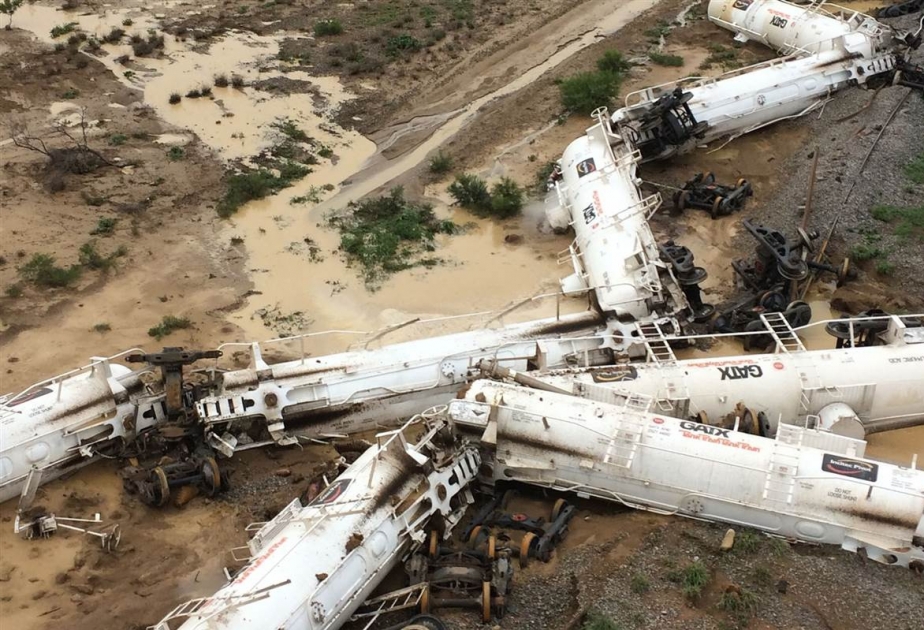 Freight train carrying sulphuric acid derails near Julia Creek, prompts Flinders Highway closure