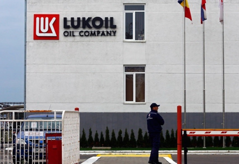 Lukoil tops 100 million tonnes oil production in 2015
