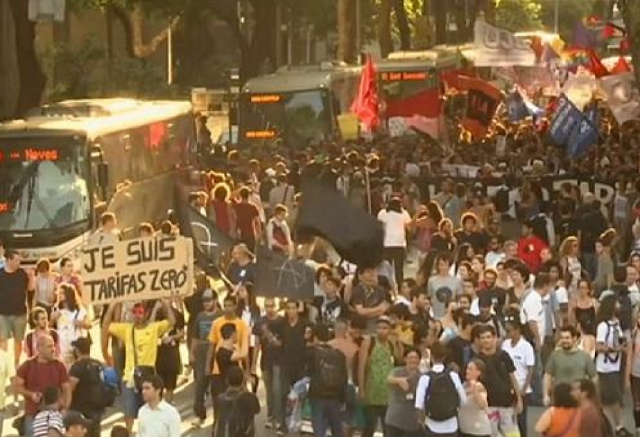 Повышение цен на проезд в общественном транспорте в Бразилии вызвало бурный протест