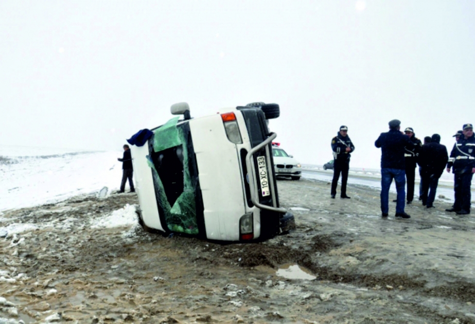 إصابة 10 أشخاص في حادث مروري على الطريق باكو – قازاخ