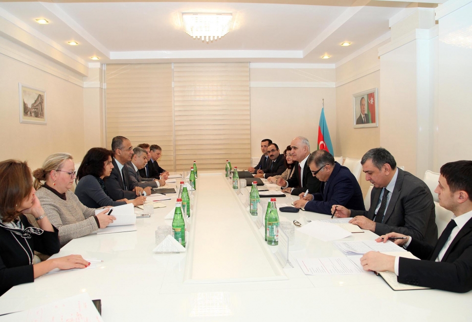 Azerbaijan`s Economy Minister meets IMF delegation