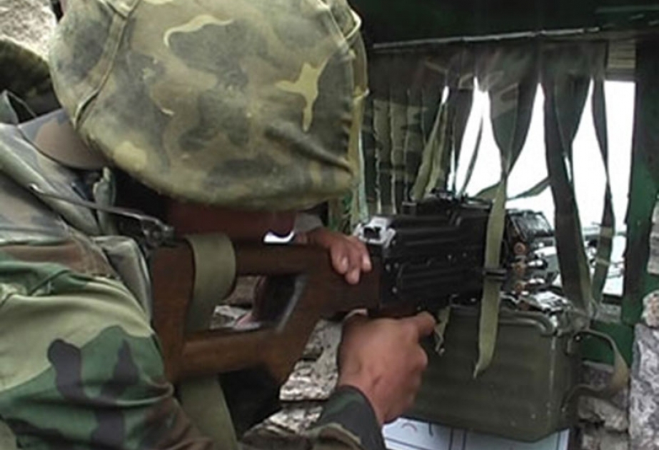Armenische Soldaten beschießen Stellungen aserbaidschanischer Armee aus großkalibrigen Maschinengewehren