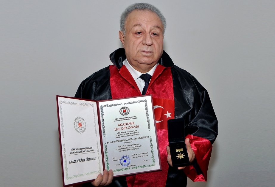 Yazıçı-dramaturq Hüseynbala Mirələmov “Beynəlxalq Qızıl Ulduz və Türk dünyasına xidmət medalı” ilə təltif olunub