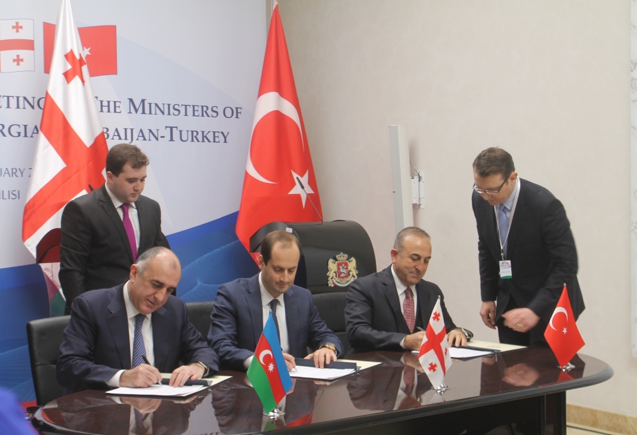 توقيع بيان مشترك بين وزراء خارجية أذربيجان وجورجيا وتركيا