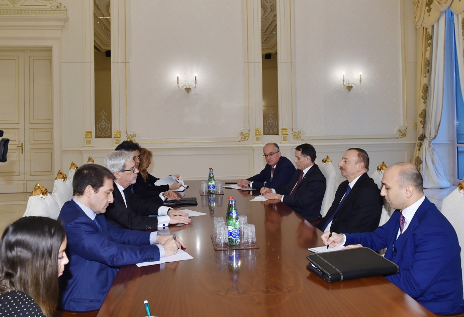 Aserbaidschans Präsident Ilham Aliyev hat eine Delegation um den Staatsekretär des italienischen Ministerrates zum Gespräch empfangen VIDEO