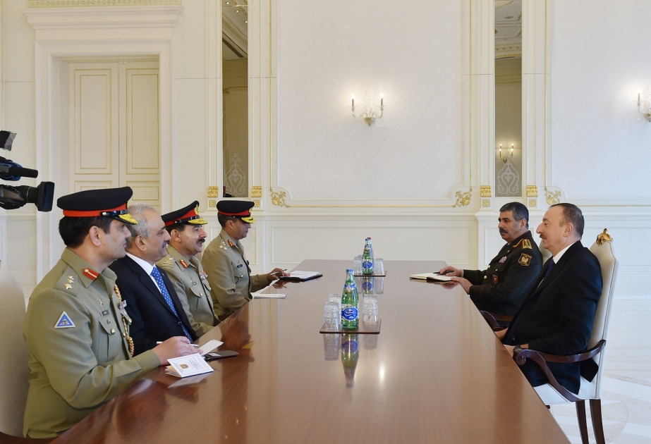 الرئيس الأذربيجاني يلتقي رئيس لجنة رؤساء الأركان المتحدة الباكستانية والوفد المرافق له