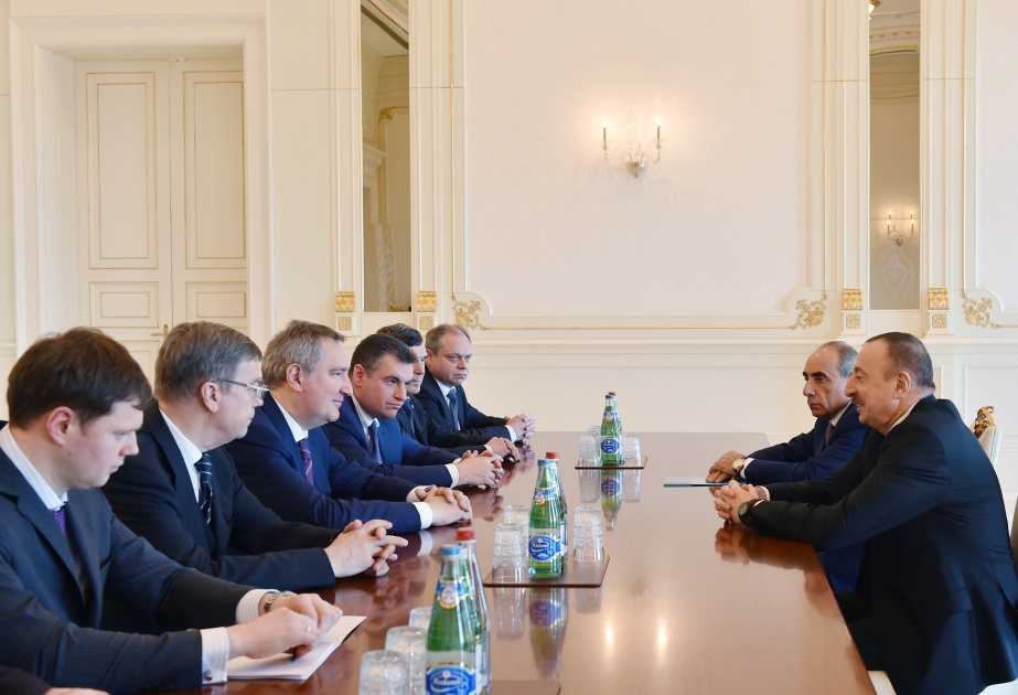 الرئيس علييف يلتقي بنائب رئيس الوزراء الروسي والوفد المرافق له