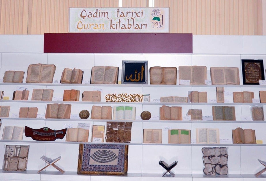 В Баку открылась выставка древних изданий Корана