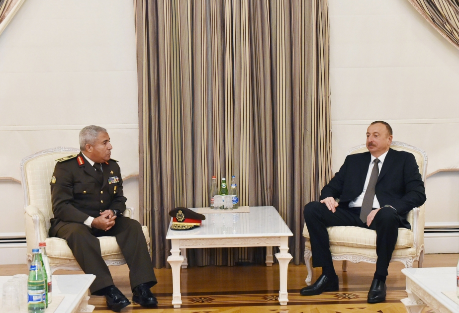 الرئيس علييف يجتمع مع قائد قوات حرس الحدود المصرية