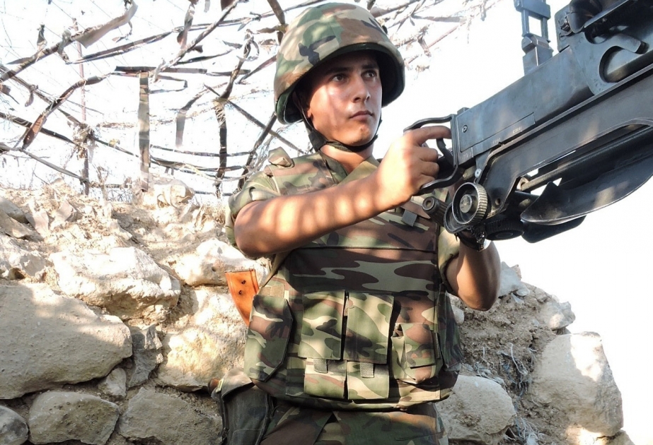 Armenische Streitkräfte beschießen Stellungen der aserbaidschanischen Streitkräfte mit großkalibrigen Maschinengewehren
