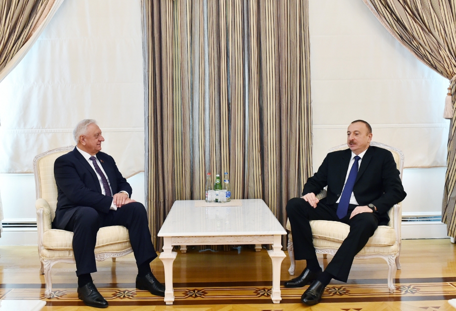 الرئيس علييف يستقبل رئيس البرلمان البيلاروسي