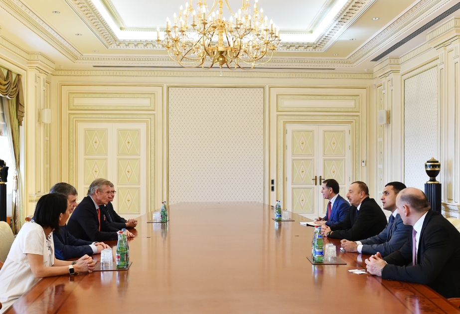Präsident Ilham Aliyev empfängt Delegation um Mitglied der französischen Nationalversammlung Jean-François Mancel VIDEO