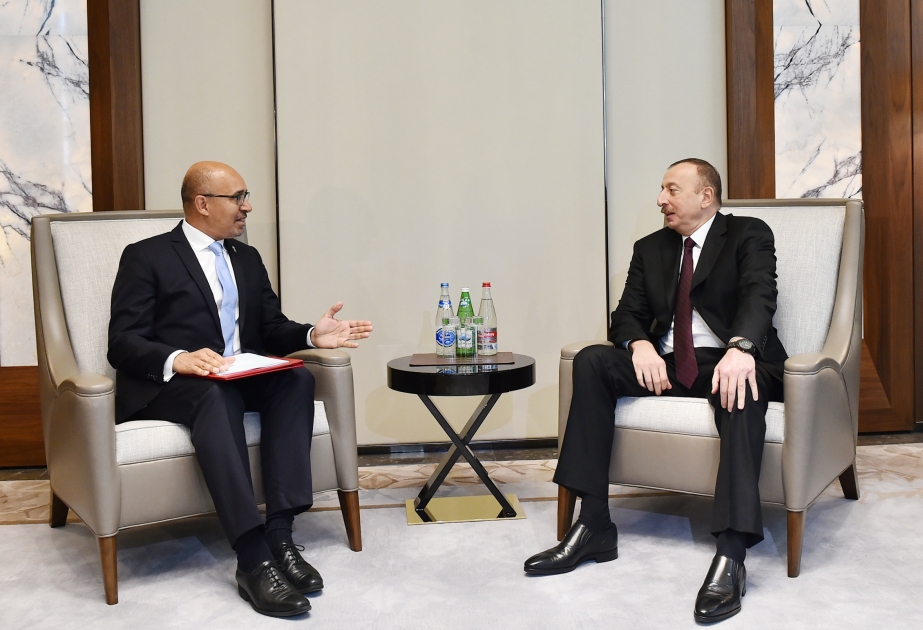 Präsident Ilham Aliyev kommt mit Staatssekretär im französischen Außenministerium zusammen VIDEO