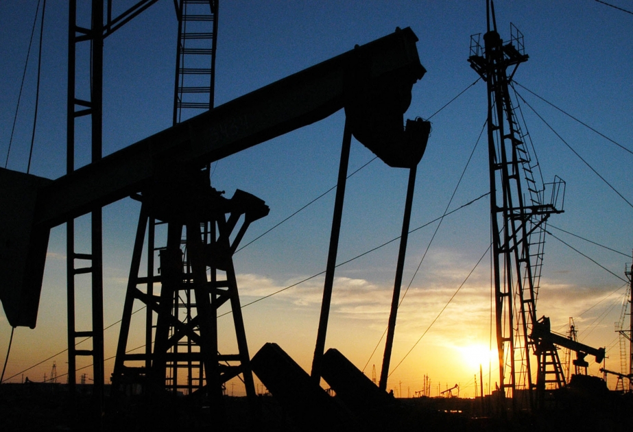 “Fitch Ratings”: Şimali Amerikada xam neftin istehsal xərcləri azalıb