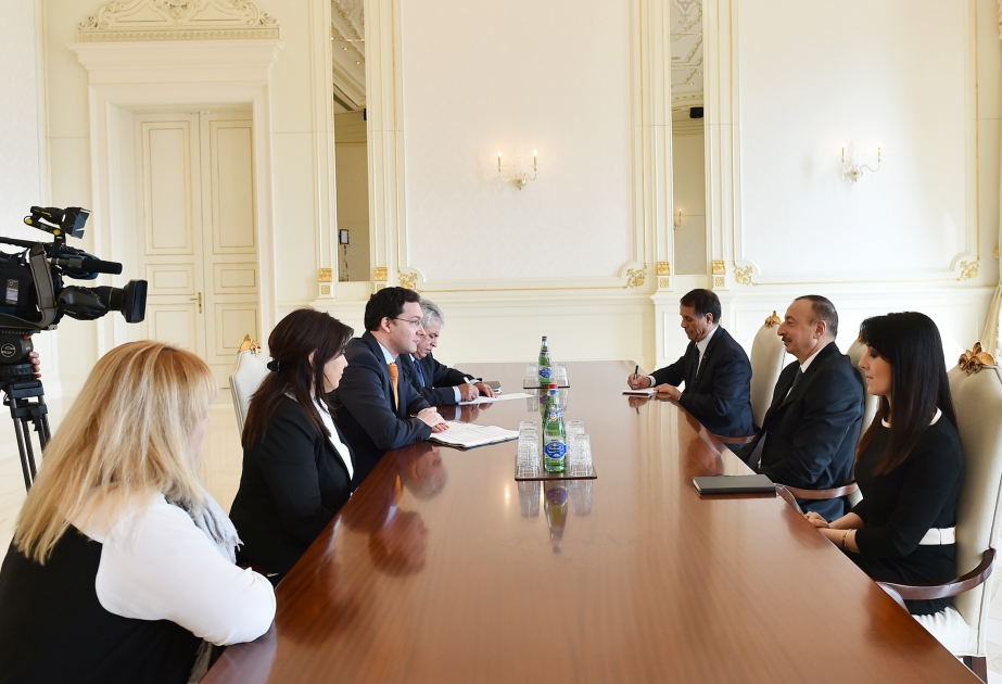 阿塞拜疆总统接见以保加利亚外长为首的代表团