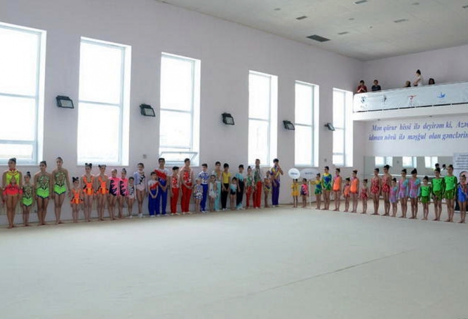 Проходит открытое первенство Баку по акробатике